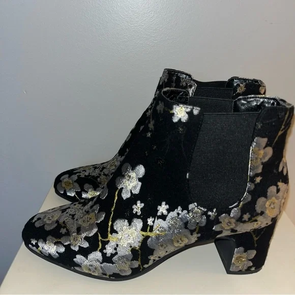 NWT/NIB Anne Klein Akgorgia slip on ankle boots size 7. Silver & gold flowers - Picture 6 of 14